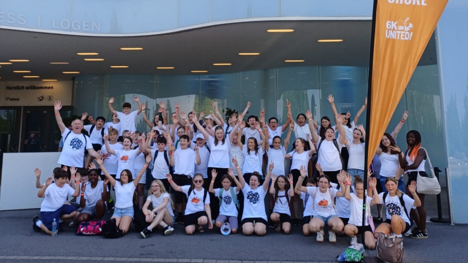 Chor der Ottmar-Mergenthaler-Realschule Kleinglattbach singt in der SAP Arena in Mannheim mit anderen Schulen Foto: p