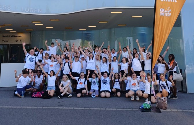 Chor der Ottmar-Mergenthaler-Realschule Kleinglattbach singt in der SAP Arena in Mannheim mit anderen Schulen Foto: p