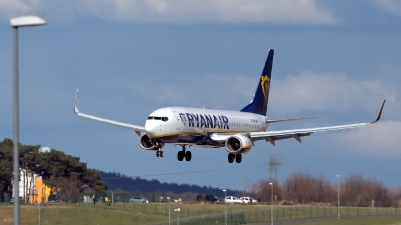 Bei einer Ryanair-Maschine ist im Juli beim Flug von Griechenland nach Deutschland ein Fenster geplatzt. Die Folgen waren dramatisch. Wie kam es zu dem Vorfall?Soeren Stache/dpa-Zentralbild/dpa
