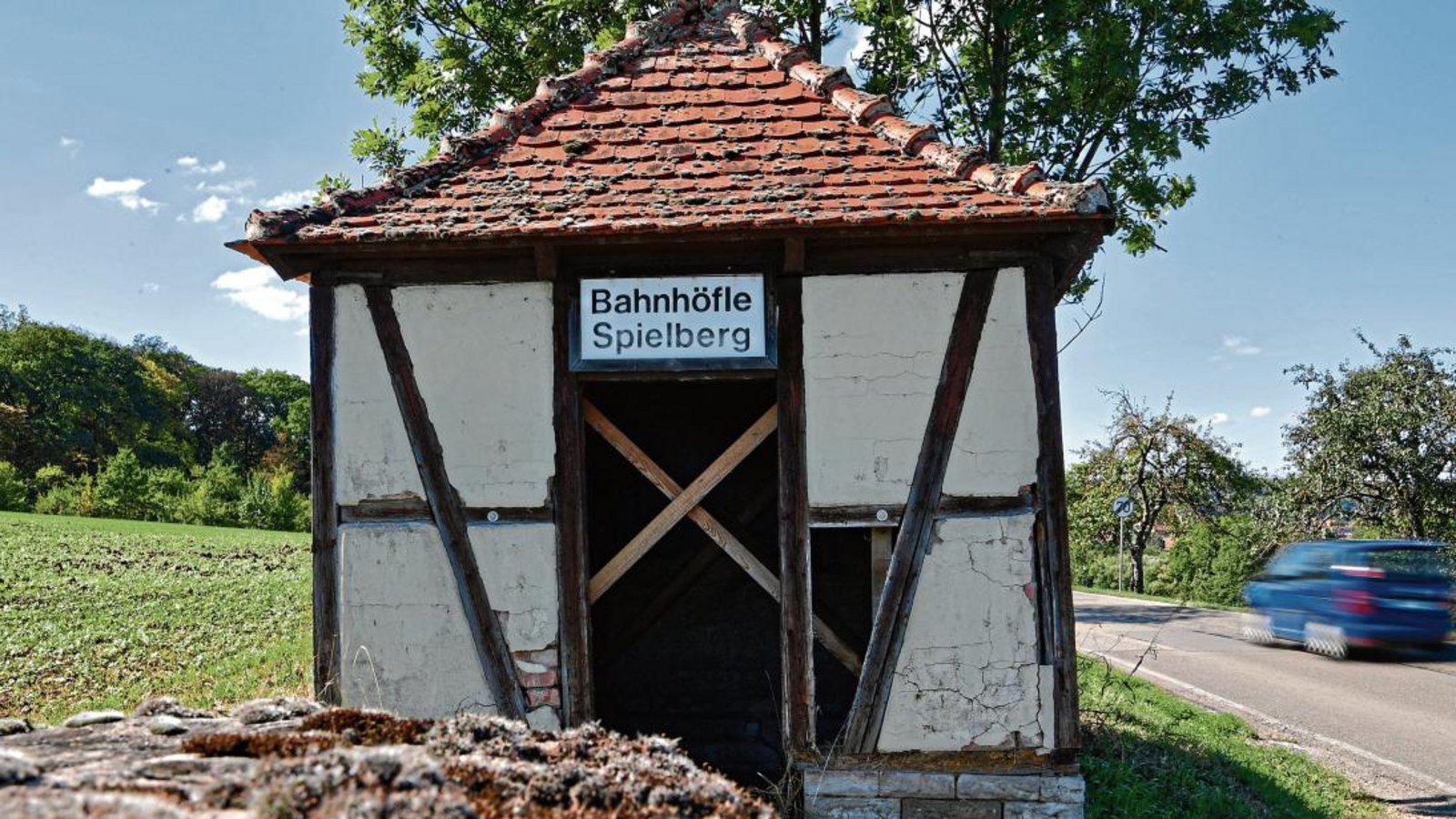 Das Bahnhöfle an der Straße zischen Hohenhaslach und Ochsenbach bewegt die Spielberger schon seit langer Zeit. Foto: Kalb Das Bahnhöfle an der Straße zischen Hohenhaslach und Ochsenbach bewegt die Spielberger schon seit langer Zeit. Foto: Kalb