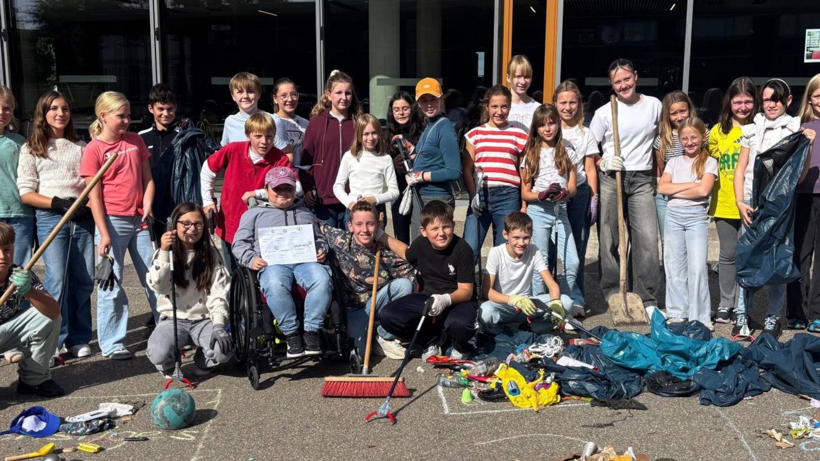 Das Sammelergebnis der Klasse 6c am Cleanup Day kann sich sehen lassen. Foto: p