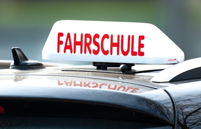 Künftig soll es Änderungen bei der Fahrschulausbildung geben (Archivbild).<span class='image-autor'>Foto: dpa/Swen Pförtner</span>