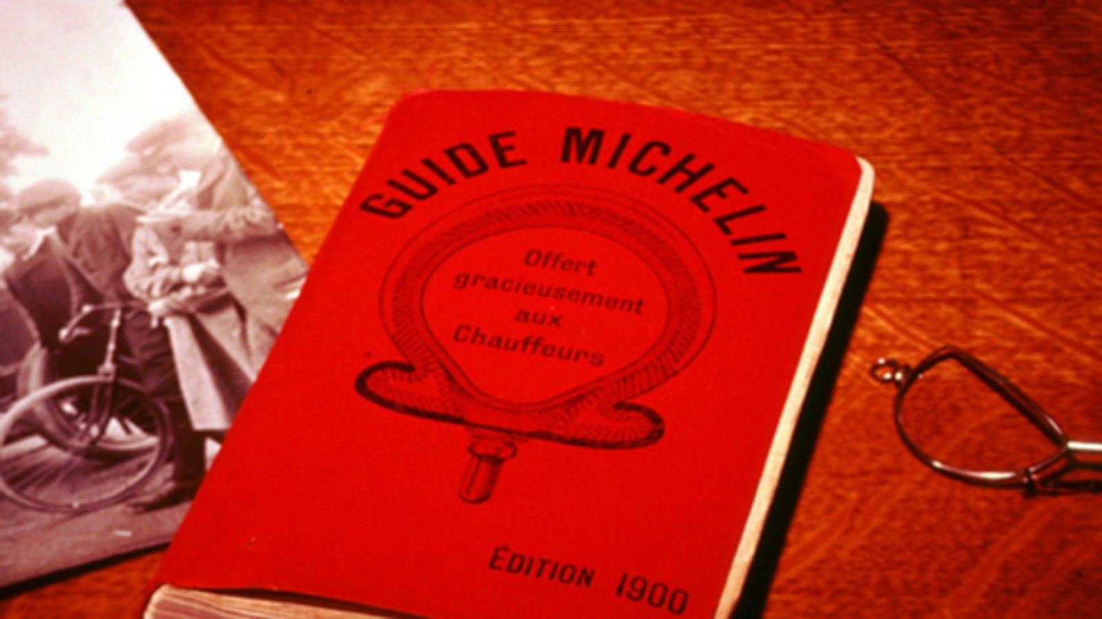 1900 ist der Guide Michelin für Chauffeure entstanden. Heute ist die Restaurantbibel ein Standardwerk für Foodies.Foto: Guide Michelin