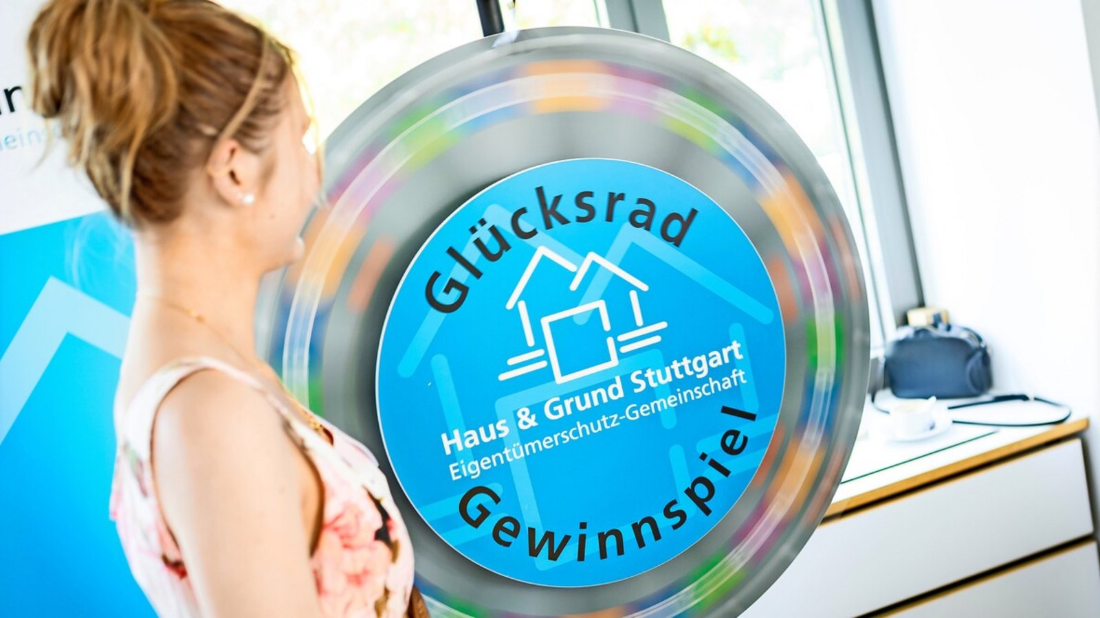 Immobilien kaufen und verkaufen sollte möglichst nicht dem Glück überlassen werden. Ein Glücksrad indes war eines der Unterhaltungsangebote am Tag der offenen Tür bei Haus & Grund in Stuttgart.Foto: Lichtgut/Julian Rettig