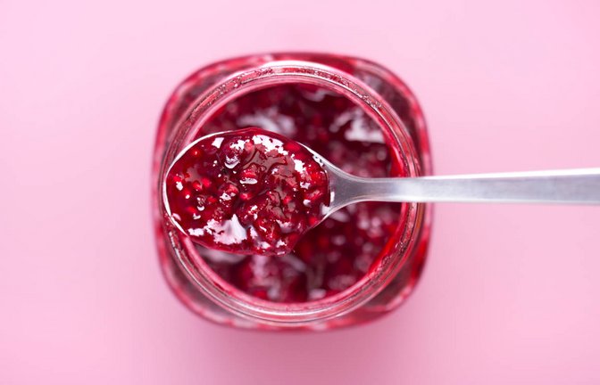 In diesem Artikel zeigen wir Ihnen, was Sie tun können, um zu verhindern, dass sich Schimmel auf der Marmelade bildet.<span class='image-autor'>Foto: Virtu studio / Shutterstock.com</span>