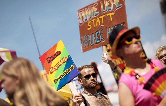 Menschen aus der LGBTQ+-Bewegung sind immer wieder mit Hass und Ablehnung konfrontiert – Tendenz zuletzt steigend.<span class='image-autor'>Foto: imago/IPON</span>