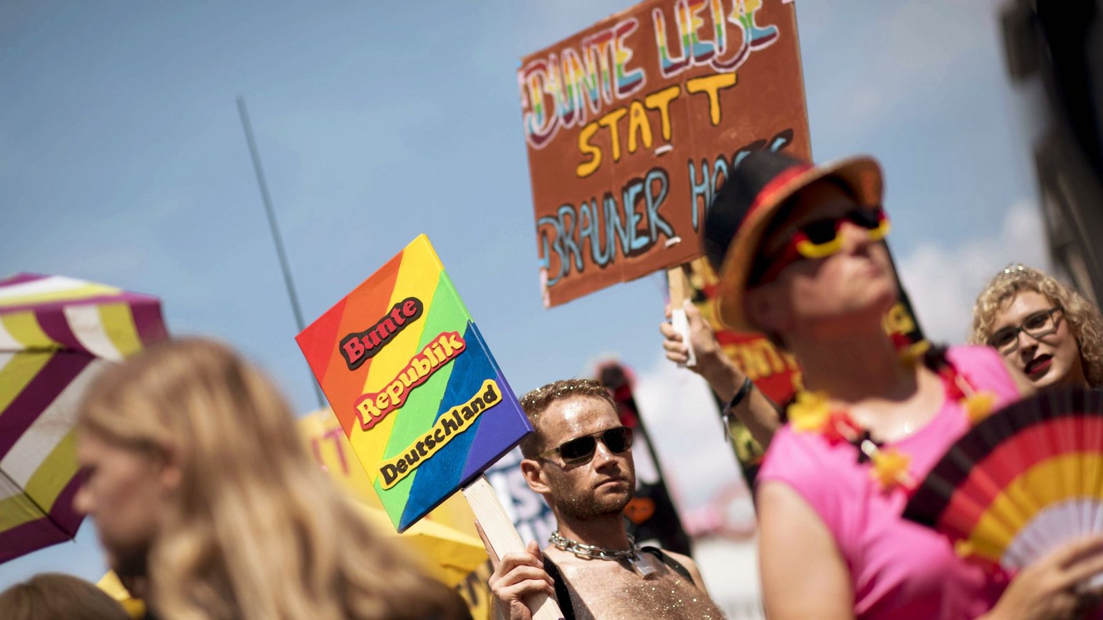 Menschen aus der LGBTQ+-Bewegung sind immer wieder mit Hass und Ablehnung konfrontiert – Tendenz zuletzt steigend.Foto: imago/IPON