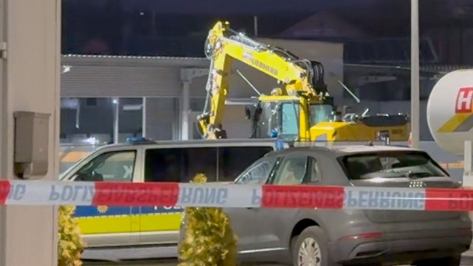 Die Polizei hat weitere Informationen zur Amokfahrt mit einem Bagger in Tauberbischofsheim bekannt gegeben.Foto: dpa/Fabian Koss Die Polizei hat weitere Informationen zur Amokfahrt mit einem Bagger in Tauberbischofsheim bekannt gegeben.Foto: dpa/Fabian Koss