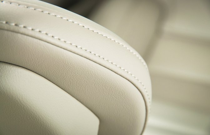 In diesem Artikel zeigen wir Ihnen, wie Sie weißes Leder einfach und schonend reinigen. Jetzt weiterlesen.<span class='image-autor'>Foto: Gargantiopa / Shutterstock.com</span>