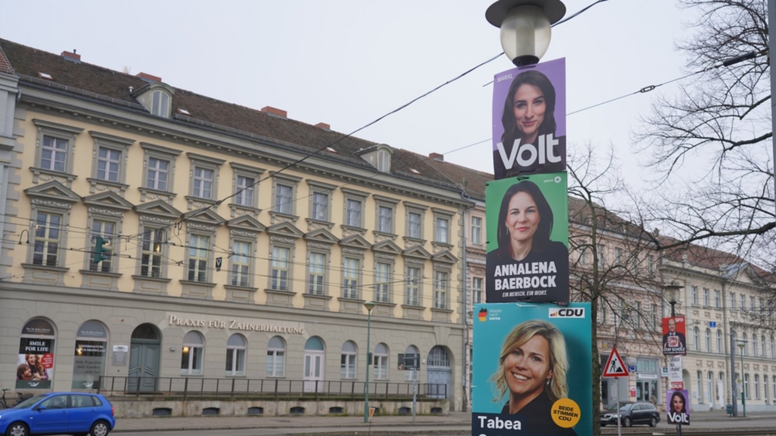 Darf man die Plakate einfach abhängen?Foto: Achim Wagner / shutterstock.com Darf man die Plakate einfach abhängen?Foto: Achim Wagner / shutterstock.com