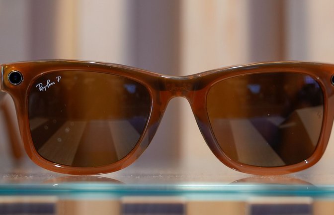 Die Meta-Brillen sind mit Kamera, Mikrofon und Lautsprechern ausgestattet. (Archivbild)<span class='image-autor'>Foto: Godofredo A. Vásquez/AP/dpa</span>