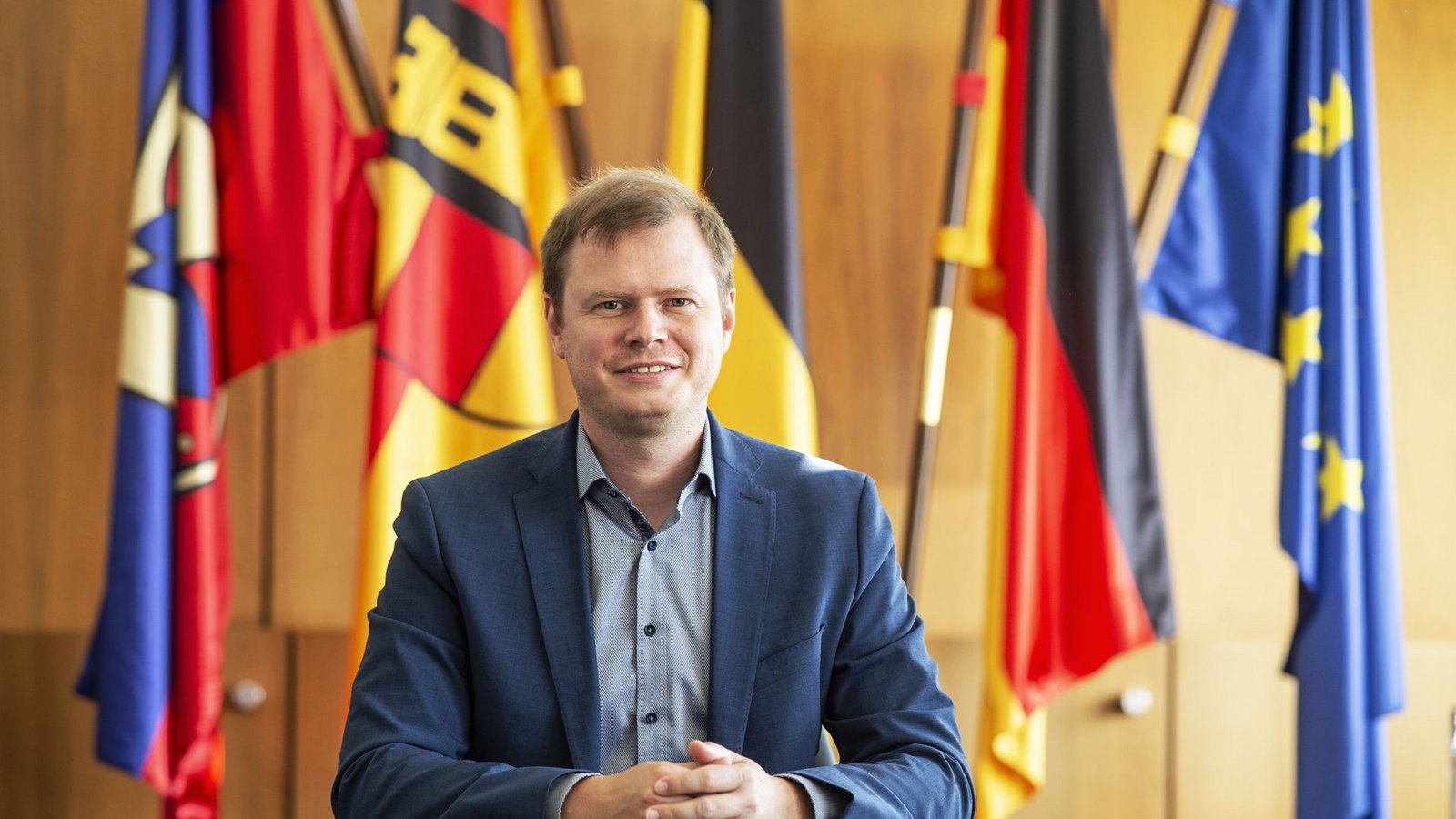 Hat eine gewisse Vorliebe für Fahnen: Michael Salomo, Oberbürgermeister in Heidenheim an der BrenzFoto: /Reiner Pfisterer