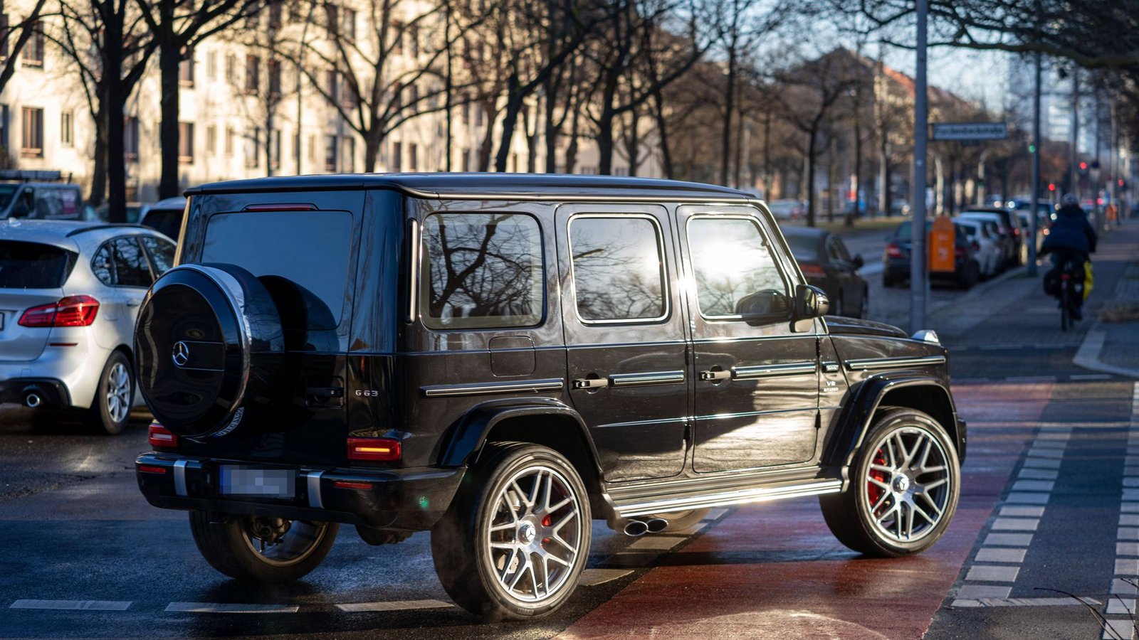 Der 18-Jährige war in einem Mercedes AMG G 63 unterwegs. (Symbolbild)Foto: imago images/Stefan Zeitz