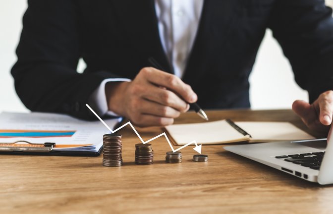 Bei einer Rezession geht es abwärts mit der Wirtschaft.<span class='image-autor'>Foto: Thapana_Studio / shutterstock.com</span>