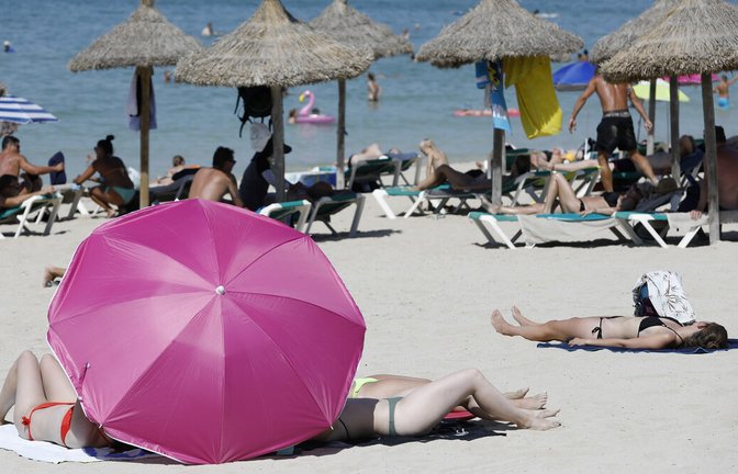 Viele Menschen kaufen lieber Erlebnisse, statt in materielle Dinge zu investieren<span class='image-autor'>Foto: Clara Margais/dpa</span>