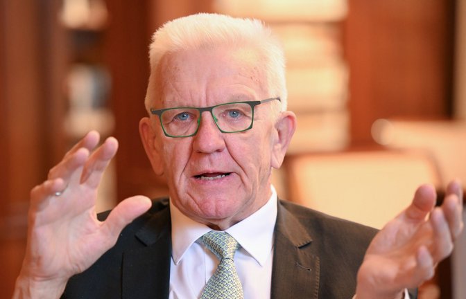 Ministerpräsident Kretschmann leitet das Gespräch über eine Bildungsallianz für  Baden-Württemberg.<span class='image-autor'>Foto: dpa/Bernd Weißbrod</span>