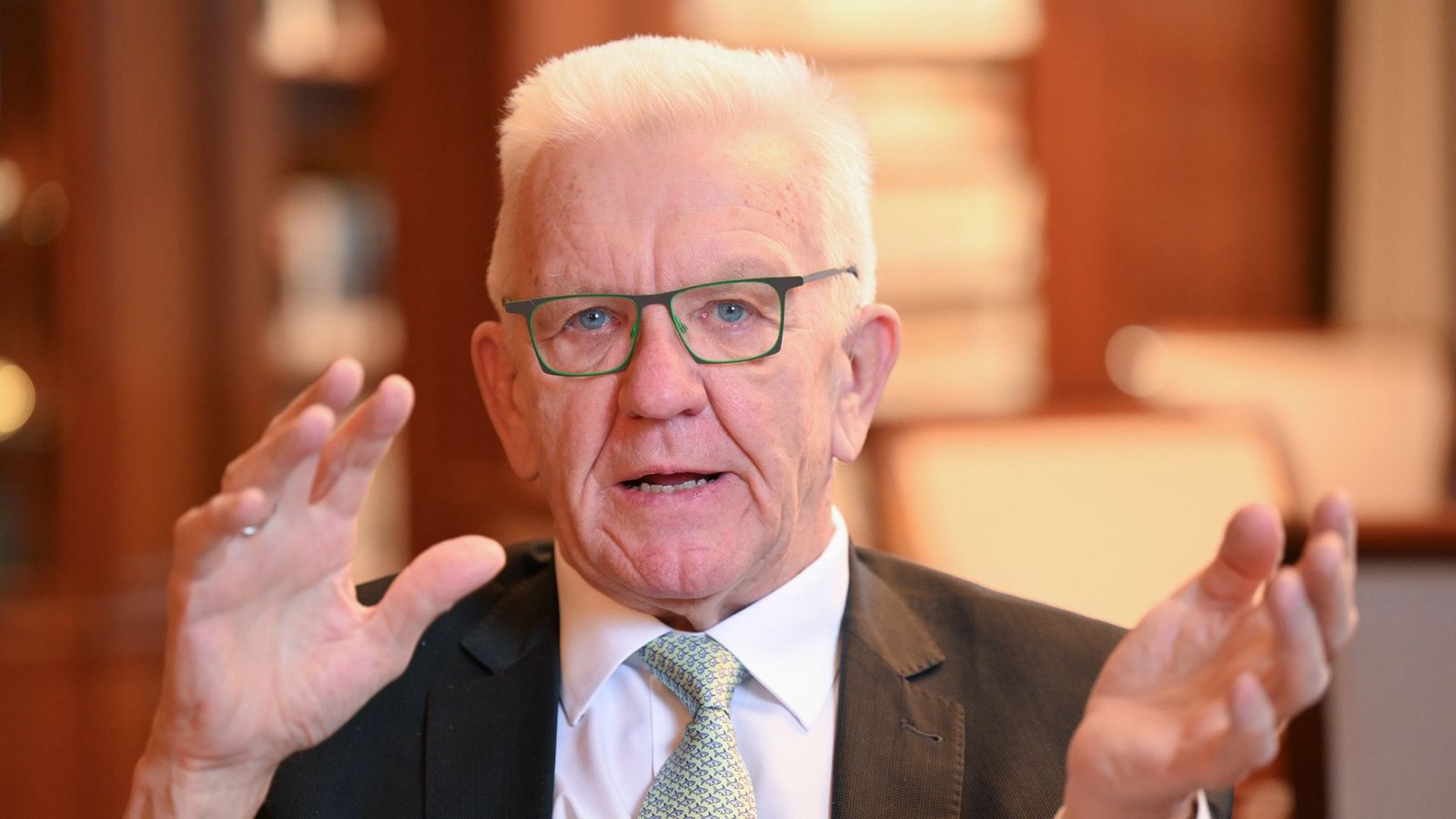 Ministerpräsident Kretschmann leitet das Gespräch über eine Bildungsallianz für Baden-Württemberg.Foto: dpa/Bernd Weißbrod Ministerpräsident Kretschmann leitet das Gespräch über eine Bildungsallianz für Baden-Württemberg.Foto: dpa/Bernd Weißbrod