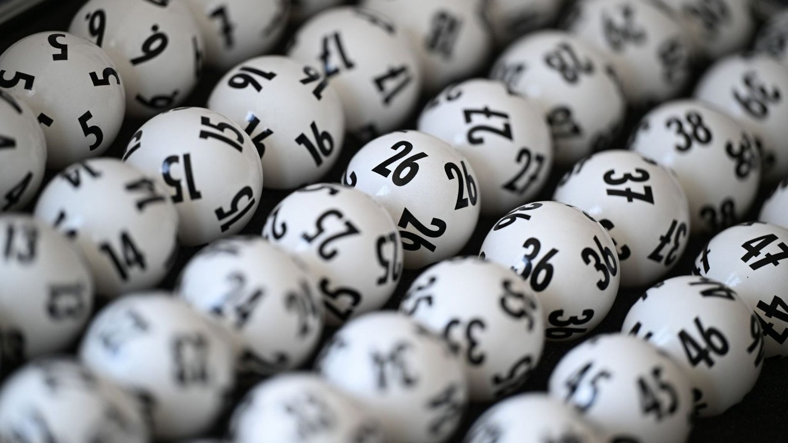 Der Mann hat den Haupt-Jackpot nur um eine Zahl haarscharf verfehlt. (Symbolbild)Foto: Arne Dedert/dpa Der Mann hat den Haupt-Jackpot nur um eine Zahl haarscharf verfehlt. (Symbolbild)Foto: Arne Dedert/dpa