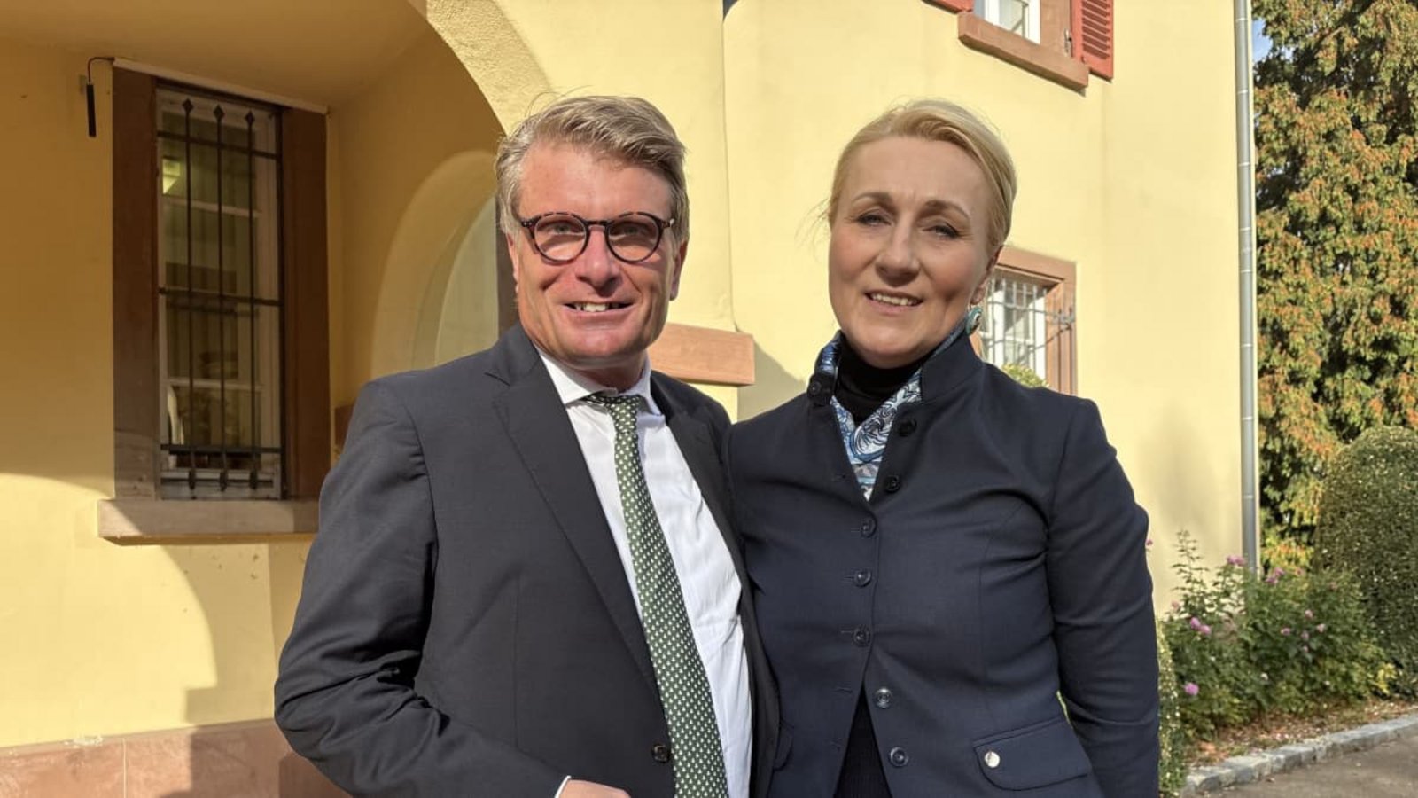 Thomas Bareiß mit seiner Frau Andrea Verpoorten am Samstag in Albstadt-LautlingenJulia Gern