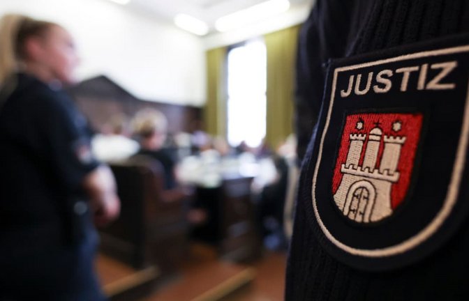 In dem Prozess gegen sieben mutmaßliche Mitglieder und einen Unterstützer der rechtsextremen Terrorgruppe „Letzte Verteidigungswelle" wurde vor dem Hanseatischen Oberlandesgericht am Mittwoch das Urteil gesprochen.<span class='image-autor'>Christian Charisius/dpa</span>