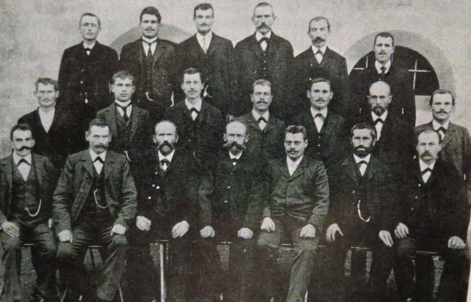 So präsentierte sich der Männerchor des heutigen Liederkranzes Eberdingen im Gründungsjahr 1890.  F otos: p