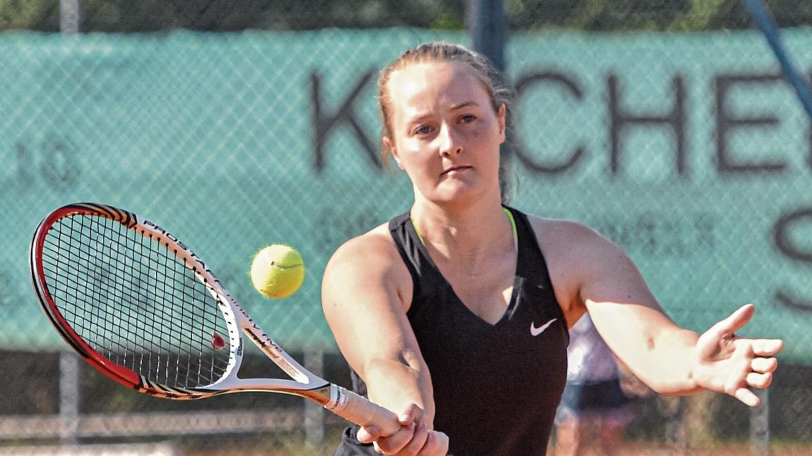 Kristina Hädecke feiert beim 5:4-Erfolg des TV Vaihingen in der Bezirksliga einen Einstand nach Maß beim TVV. Foto: Leitner