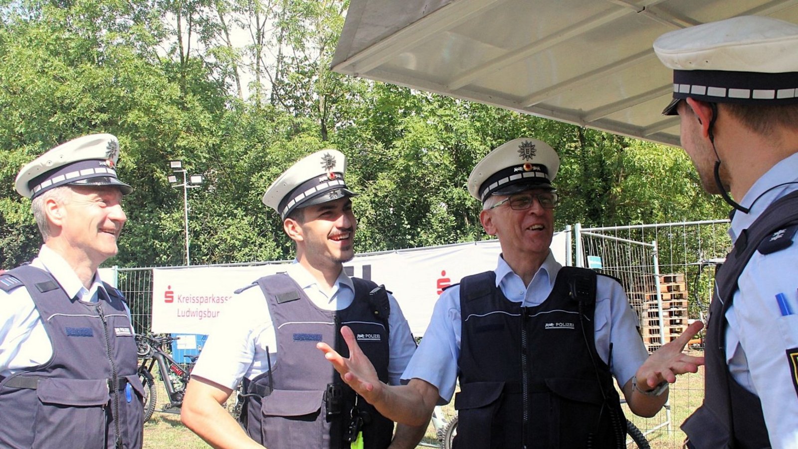 Ist zufrieden: Das Team des Polizeireviers Vaihingen sorgt für die Sicherheit an der Strecke.