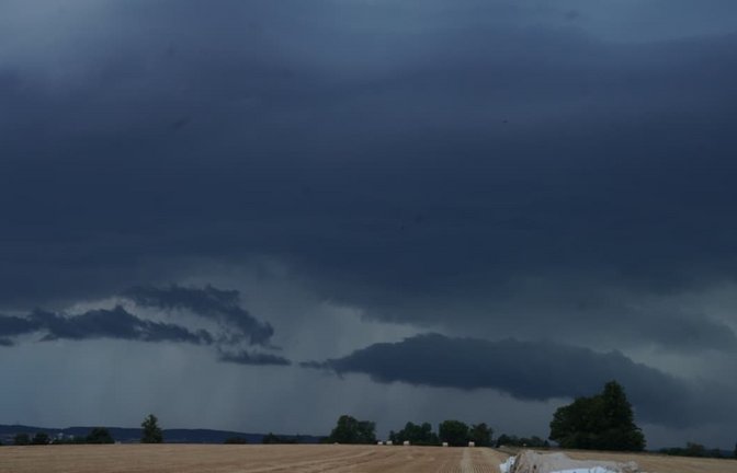 Ein Unwetter hat sich am Donnerstagabend über dem Kreis Ludwigsburg zusammengebraut.<span class='image-autor'>Andreas Rosar Fotoagentur-Stuttgart</span>