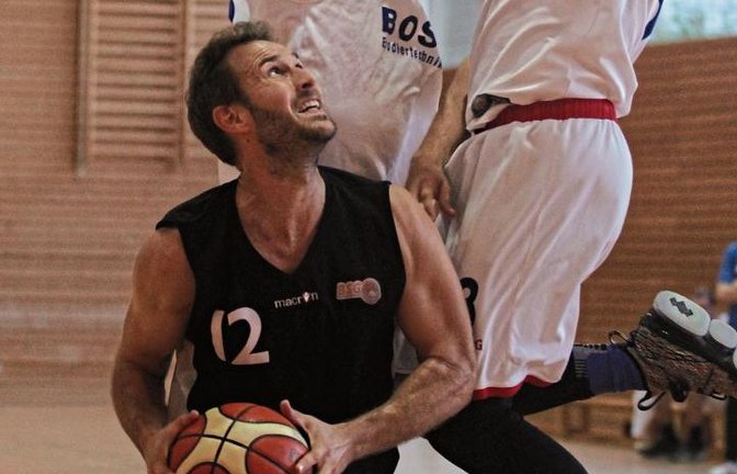 Thomas Gabriel setzte sich bereits im Hinspiel gegen die Söflinger Lukas Wollherr und Lukas Mader (von links) durch. Auch diesmal erzielte der BSG-Spieler 15 Punkte. Foto: Archiv/Nachreiner