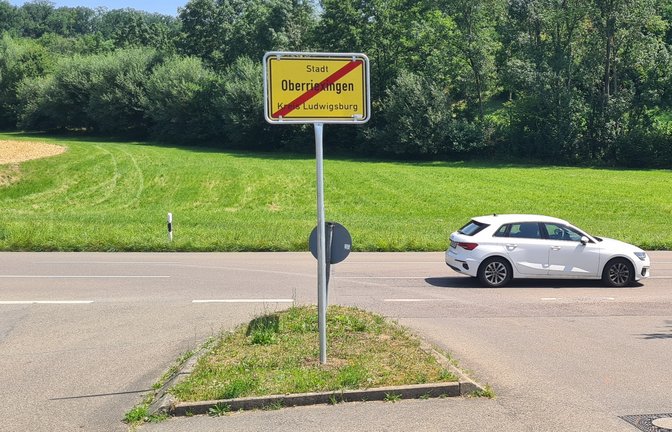 Auf der Freifläche gegenüber der Einmündung der Oberriexinger Ringstraße könnte der Supermarkt entstehen.  <span class='image-autor'>Foto: Kauer</span>
