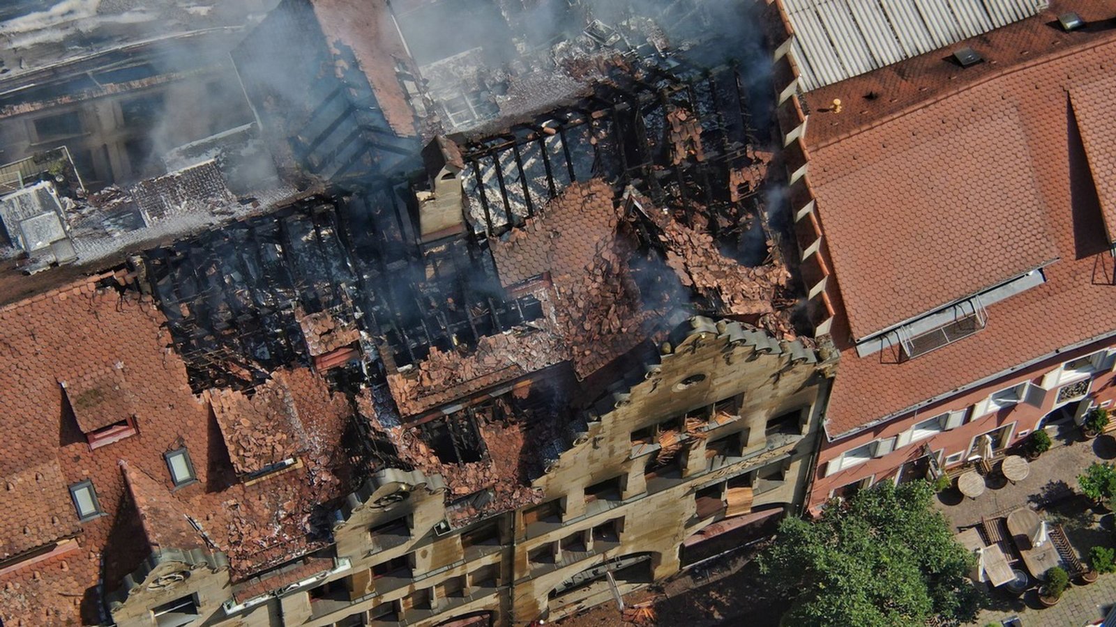 Am Tag nach dem Feuer wird das Ausmaß der Zerstörung deutlich.Foto: Landkreis Konstanz/Drohneneinheit Am Tag nach dem Feuer wird das Ausmaß der Zerstörung deutlich.Foto: Landkreis Konstanz/Drohneneinheit