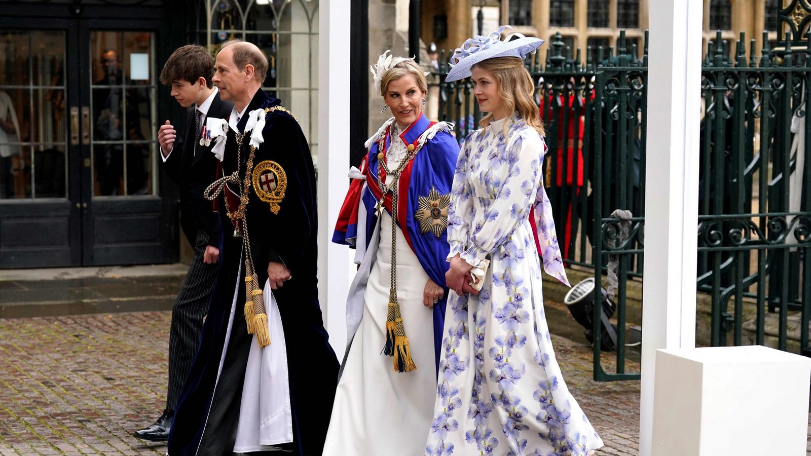 Der jüngste Bruder des Königs: Prinz Edward, Herzogin Sophie und ihre Kinder Louise und JamesFoto: AFP/ANDREW MILLIGAN
