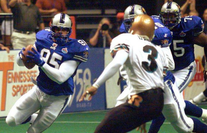Dynamik auf engem Raum: Football unter dem Hallendach wird in den USA in verschiedenen Ligen gespielt.<span class='image-autor'>Foto: Imago/USA TODAY Network</span>