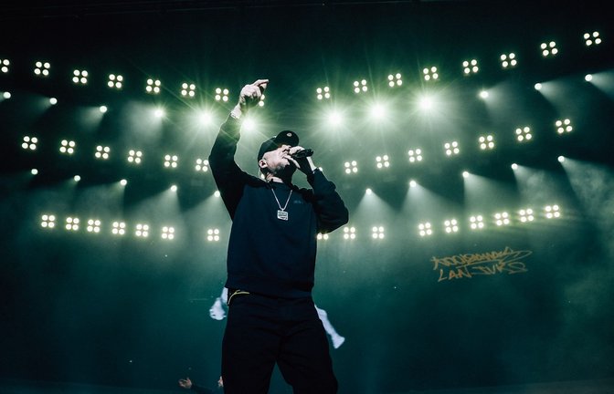 Kool Savas in der Porsche-Arena in Stuttgart.<span class='image-autor'>Foto: Christoph Schmidt/Lichtgut</span>