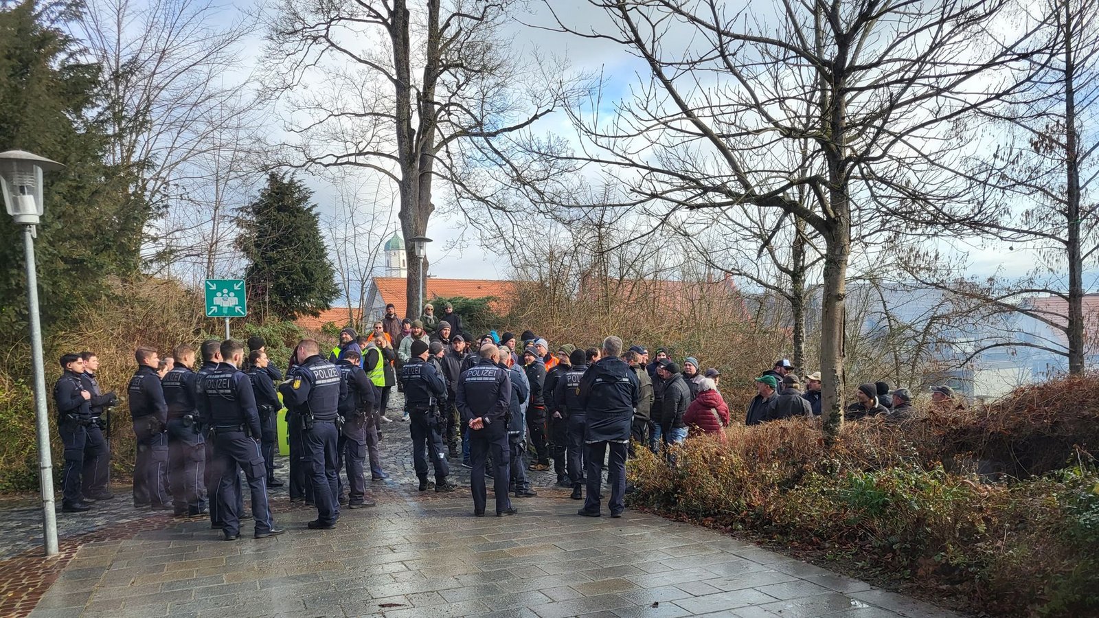 Weiteres Bild von den Protesten am AschermittwochFoto: Anna-Sophie Kächele Weiteres Bild von den Protesten am AschermittwochFoto: Anna-Sophie Kächele