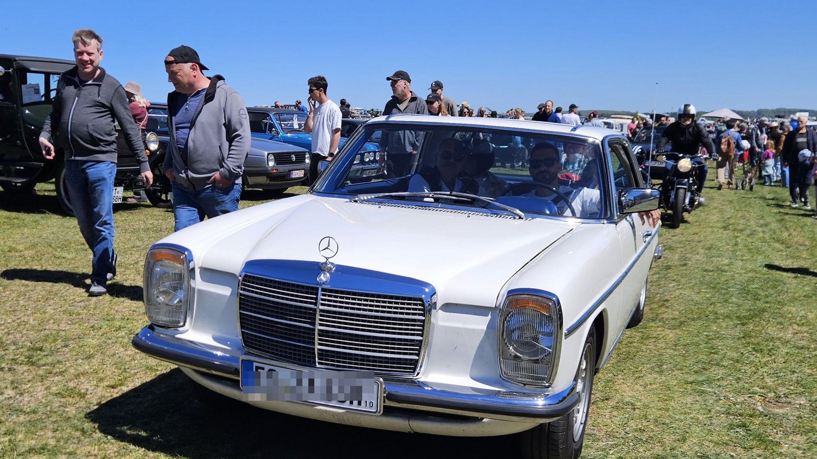 ein alter Mercedes ...Foto: Fotoagentur Stuttgart/Andreas Rosar