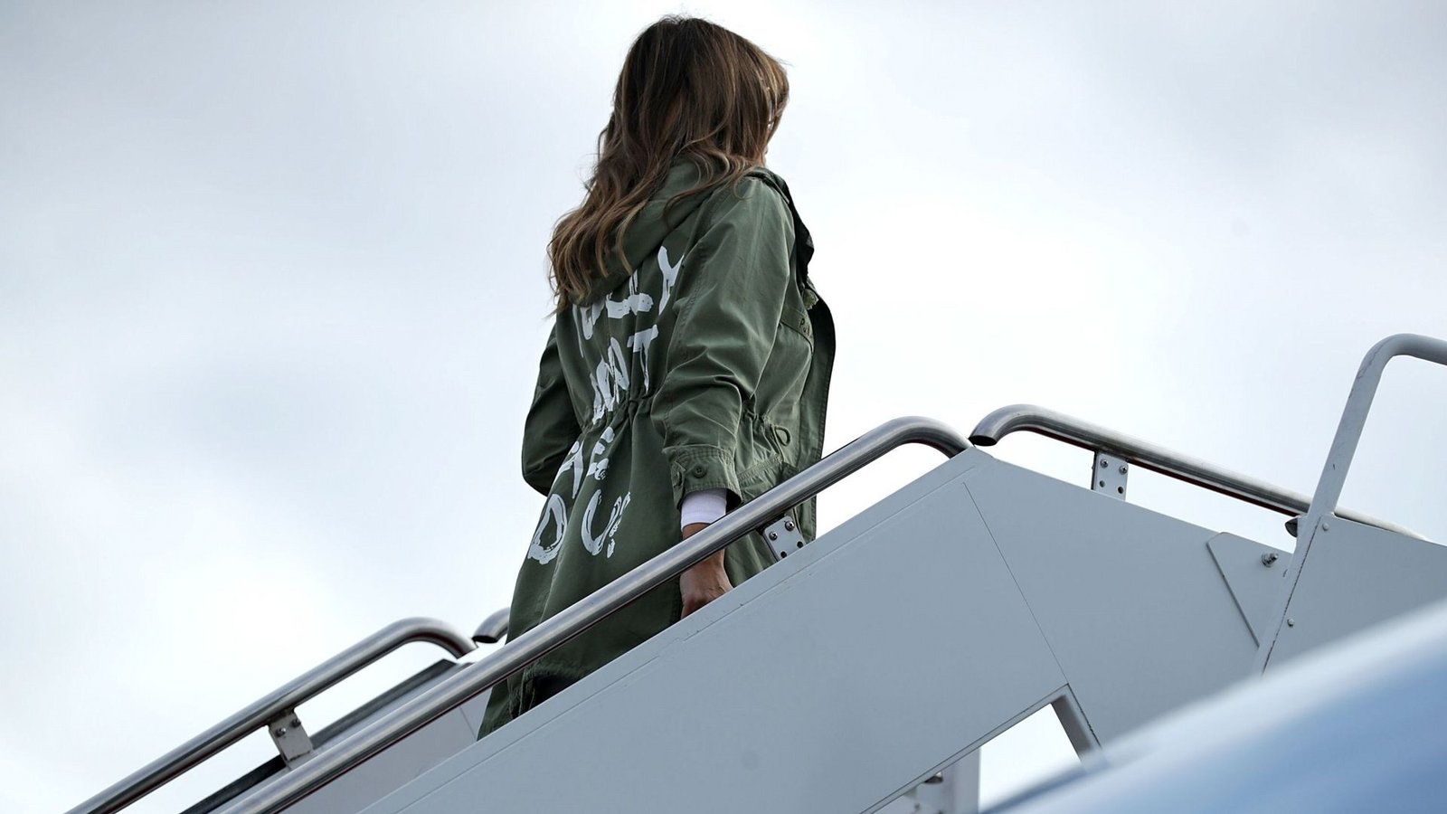 Die First Lady fuhr sogar in die Grenzregion, um sich selbst ein Bild zu machen – verstörte aber dann mit einer Jacke, auf der in großen Lettern zu lesen war: „I don’t really care, do you?“Foto: AFP/Chip Somodevilla Die First Lady fuhr sogar in die Grenzregion, um sich selbst ein Bild zu machen – verstörte aber dann mit einer Jacke, auf der in großen Lettern zu lesen war: „I don’t really care, do you?“Foto: AFP/Chip Somodevilla