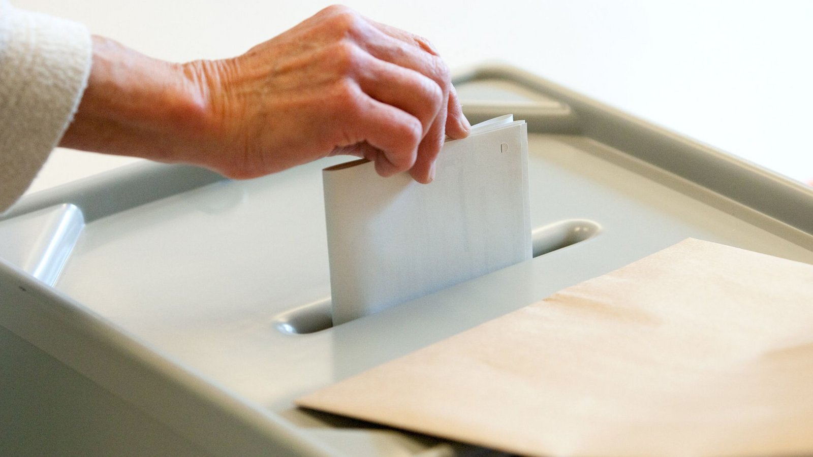 Am Freitag waren auch die letzten Wahlzettel ausgezählt.Foto: dpa/Gentsch/Agentur Am Freitag waren auch die letzten Wahlzettel ausgezählt.Foto: dpa/Gentsch/Agentur
