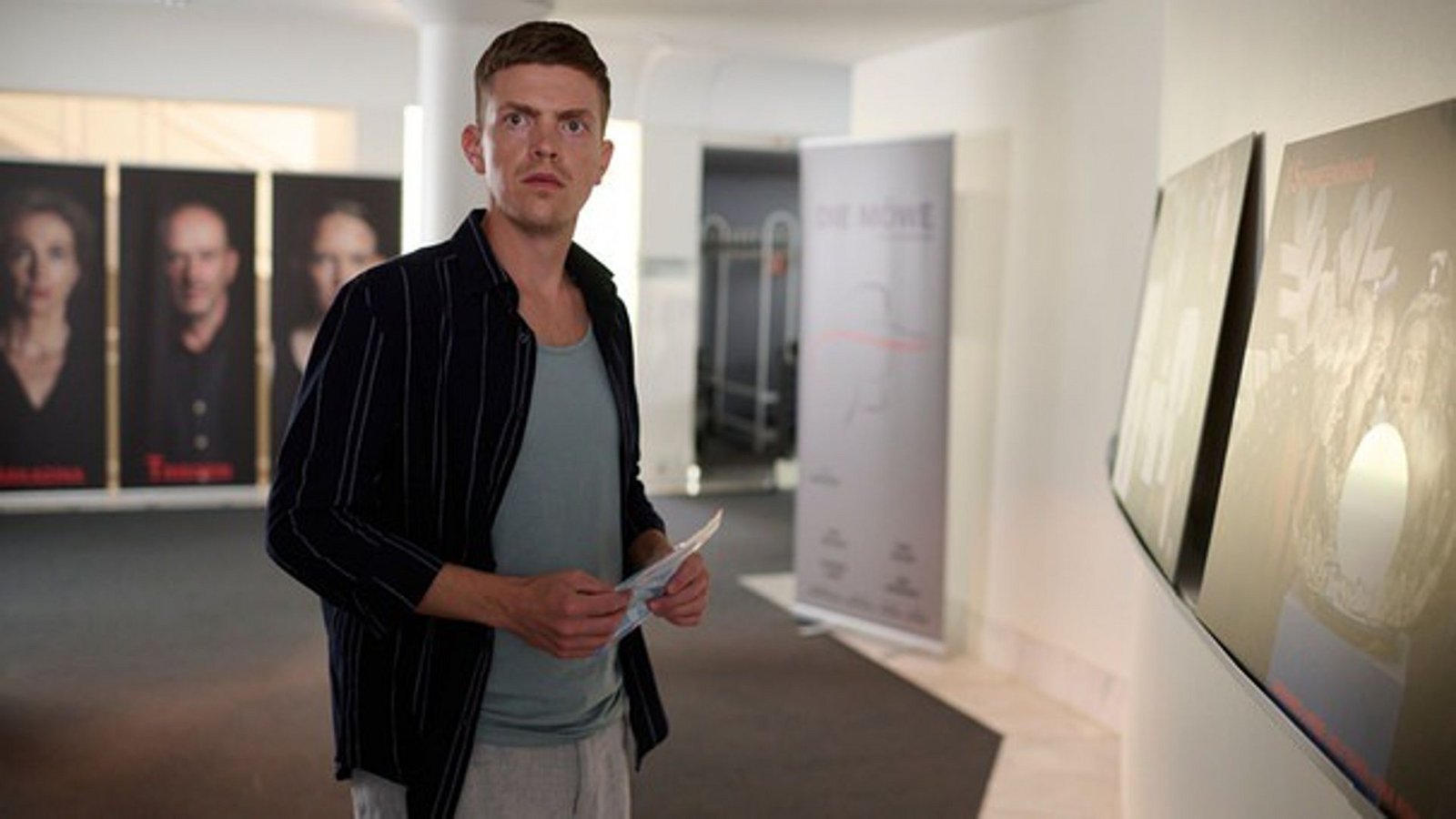 Kalli wird noch vorn den beiden in Ehren ergrauten Kollegen herumgescheucht – weiß sich aber zu wehren.Foto: Bild: BR/Claussen+Putz Filmproduktion GmbH/Walter Wehner