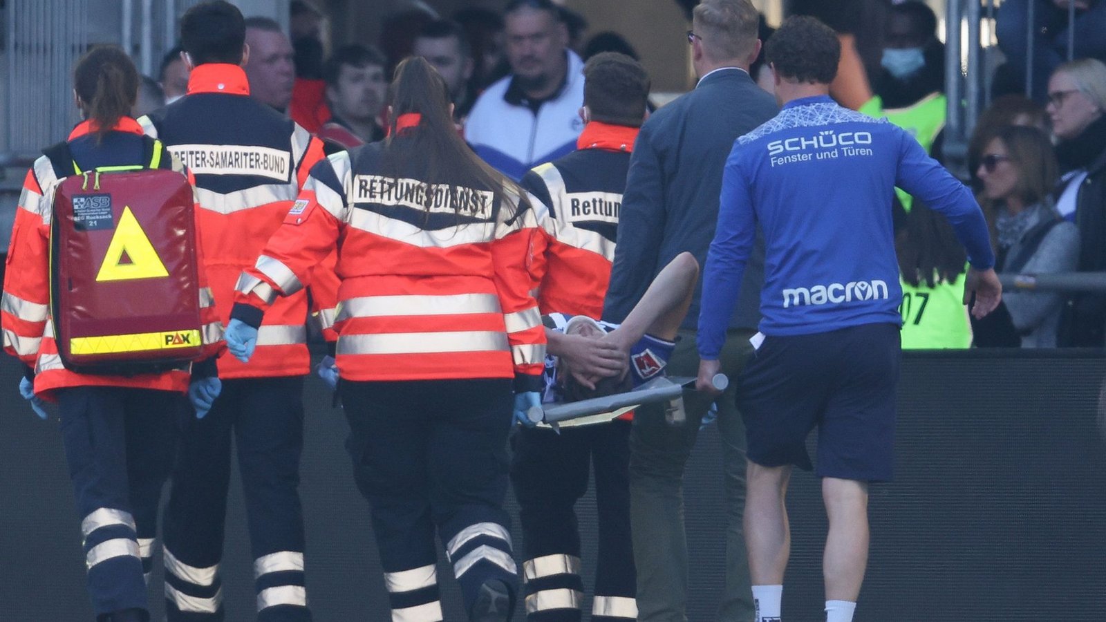 Arminia Bielefelds Mittelfeldspieler Fabian Kunze wurde am Kopf verletzt.Foto: dpa/Friso Gentsch