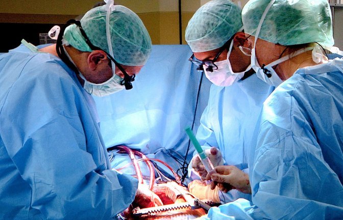 An den Universitätskliniken, wo vielfach Spitzenmedizin betrieben wird, herrschen besondere Arbeitsbedingungen.<span class='image-autor'>Foto: picture alliance / dpa</span>
