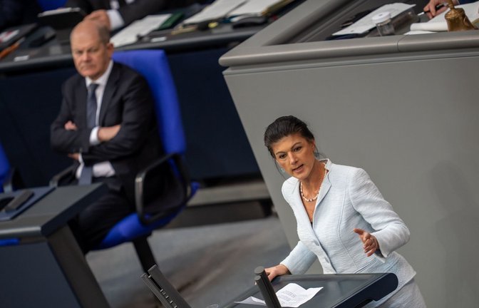 Olaf Scholz und Sahra Wagenknecht im Bundestag.<span class='image-autor'>Foto: dpa/Michael Kappeler</span>