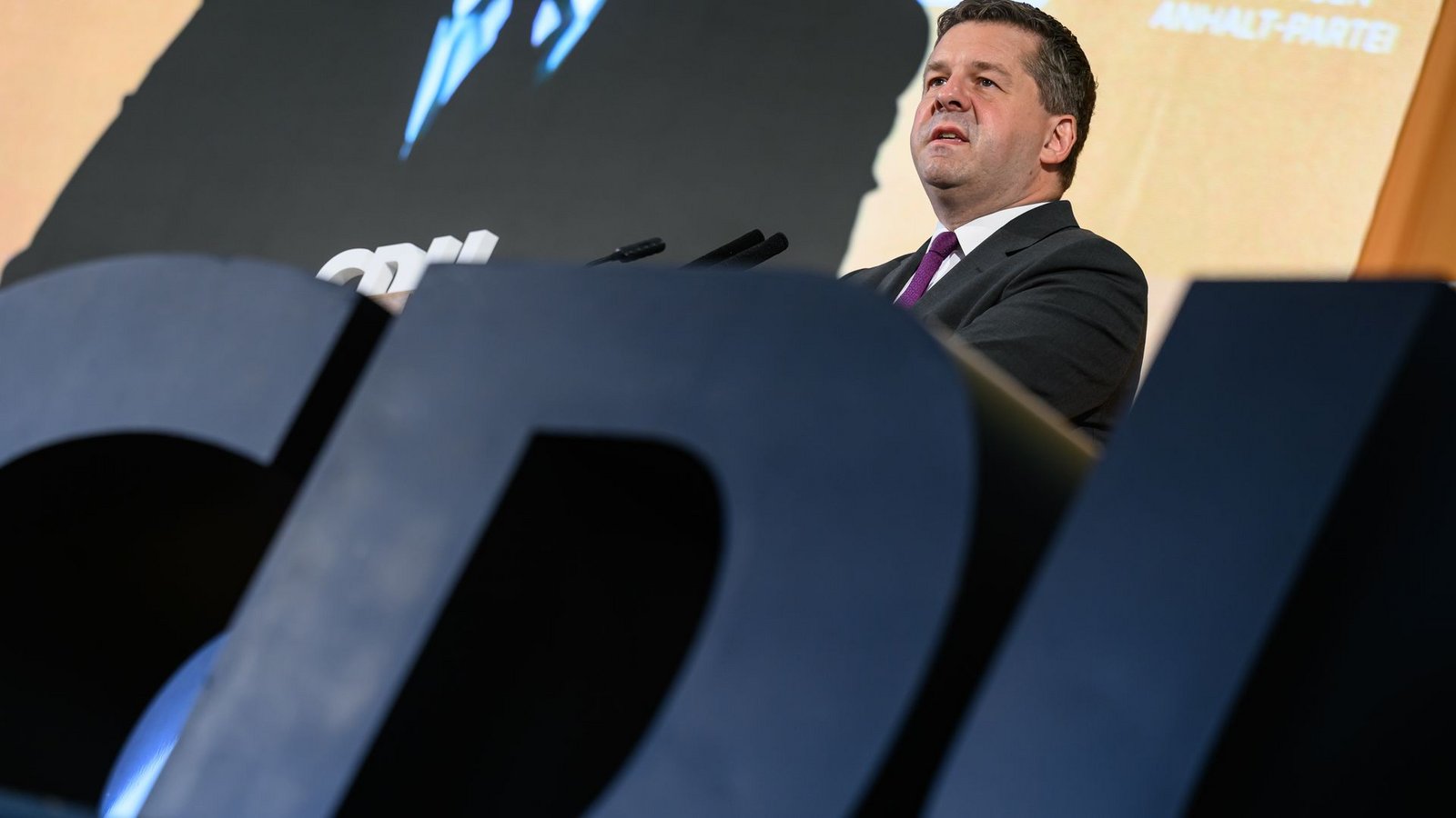 Sachsen-Anhalts Ministerpräsident Sven Schulze (CDU) hat seine ablehnende Haltung gegenüber AfD und Linken immer wieder bekräftigt. (Archivbild)Foto: Hendrik Schmidt/dpa Sachsen-Anhalts Ministerpräsident Sven Schulze (CDU) hat seine ablehnende Haltung gegenüber AfD und Linken immer wieder bekräftigt. (Archivbild)Foto: Hendrik Schmidt/dpa