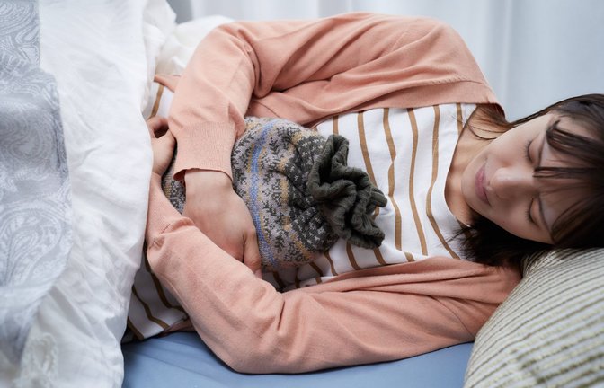 Viele Frauen leiden während der Menstruation unter sehr starken Schmerzen und sind kaum arbeitsfähig.<span class='image-autor'>Foto: IMAGO//Yosuke Tanaka</span>
