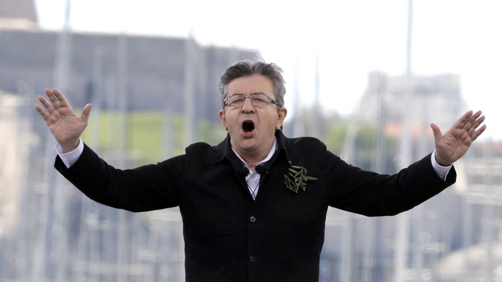 Jean-Luc Mélenchon erhebt angesichts der ersten Wahlprognosen Anspruch darauf, die Regierung bilden zu wollen. (Archivbild)Foto: dpa/Claude Paris Jean-Luc Mélenchon erhebt angesichts der ersten Wahlprognosen Anspruch darauf, die Regierung bilden zu wollen. (Archivbild)Foto: dpa/Claude Paris