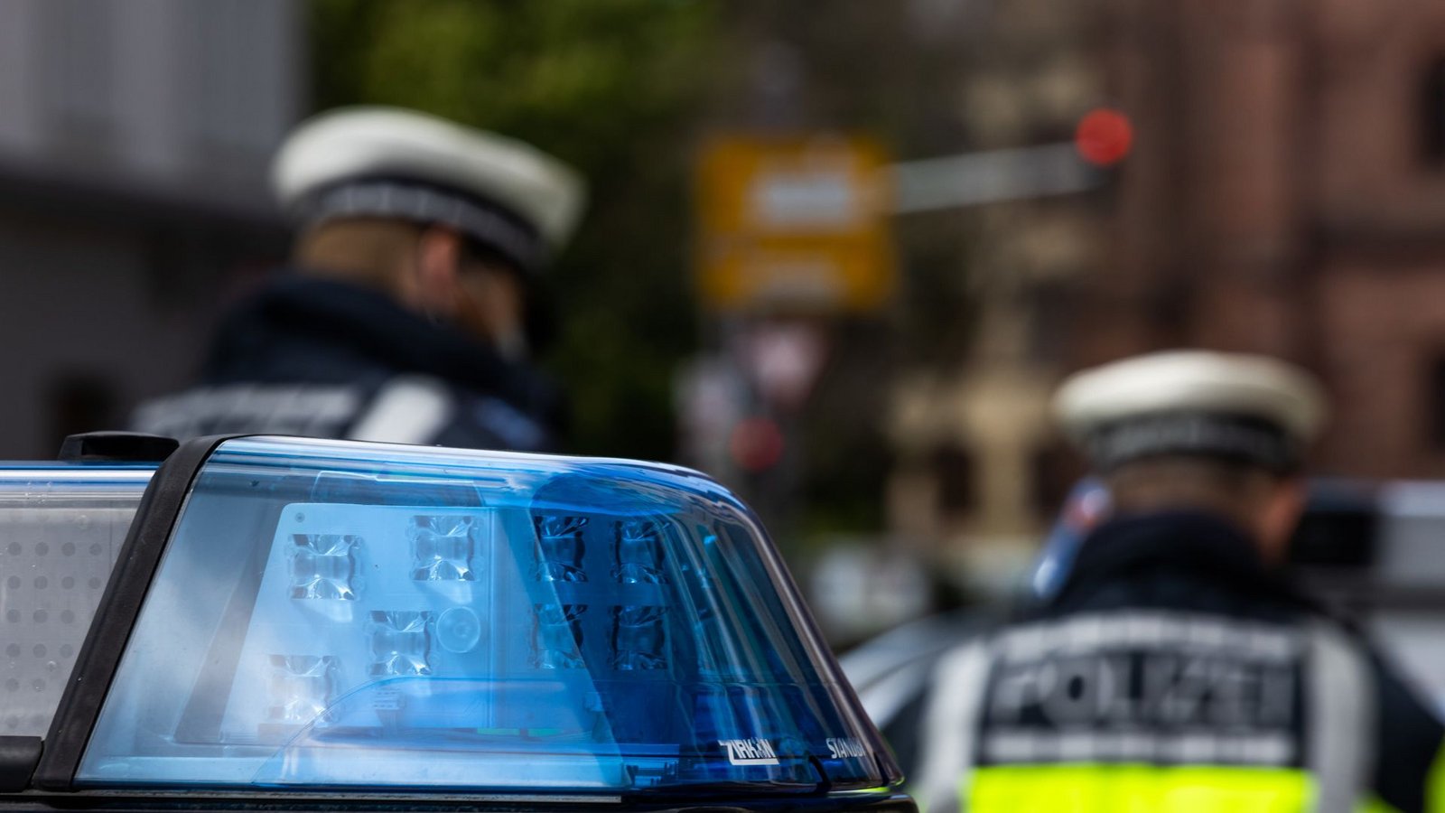 Bisher konnte die Polizei die Unbekannten noch nicht ausfindig machen. (Symbolbild)Foto: dpa/Philipp von Ditfurth Bisher konnte die Polizei die Unbekannten noch nicht ausfindig machen. (Symbolbild)Foto: dpa/Philipp von Ditfurth