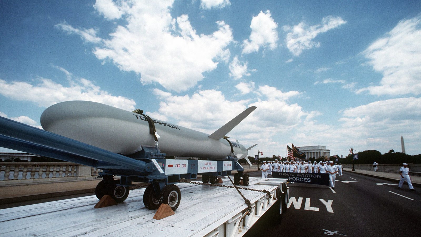 Die USA erwägen, Tomahawk-Marschflugkörper an die Ukraine zu liefern. Warum die Waffen so wichtig sind, welche Rolle sie im Krieg spielen und was sie so teuer macht.Foto: IMAGO / piemags Die USA erwägen, Tomahawk-Marschflugkörper an die Ukraine zu liefern. Warum die Waffen so wichtig sind, welche Rolle sie im Krieg spielen und was sie so teuer macht.Foto: IMAGO / piemags