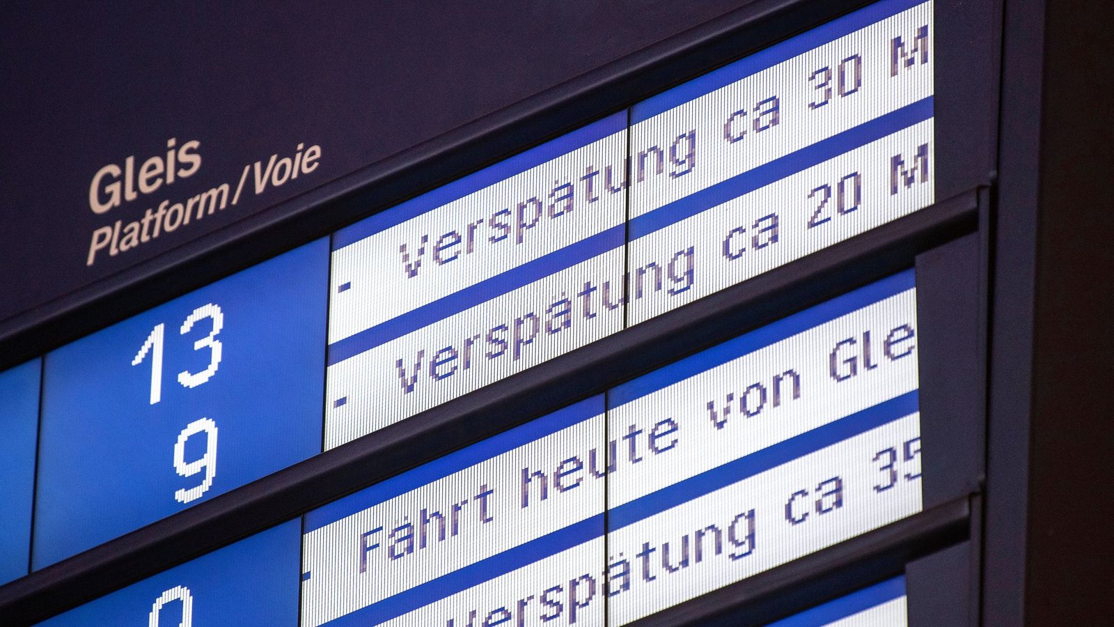 Irgendwas ist immer: Anzeigetafel an einem Bahnhof der der DB.Foto: dpa/Fabian Sommer Irgendwas ist immer: Anzeigetafel an einem Bahnhof der der DB.Foto: dpa/Fabian Sommer