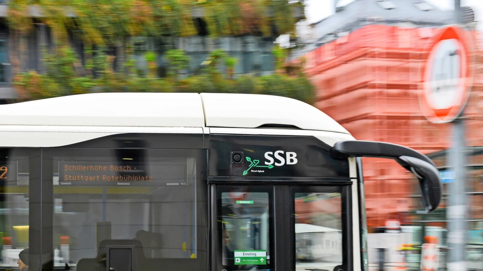 Im Durchschnitt werde nicht einmal ein Ticket pro Fahrt direkt beim Fahrpersonal verkauft, sagen die SSB.Foto: Lichtgut/ Max Kovalenko Im Durchschnitt werde nicht einmal ein Ticket pro Fahrt direkt beim Fahrpersonal verkauft, sagen die SSB.Foto: Lichtgut/ Max Kovalenko