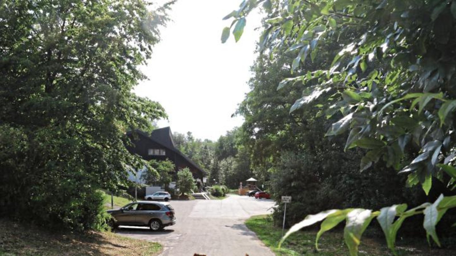 Auf dem Parkplatz der Strudelbachtalhalle in Riet findet am Samstag die Tour-Hocketse statt. Der Sportverein und die Feuerwehr bewirten. Foto: Bögel